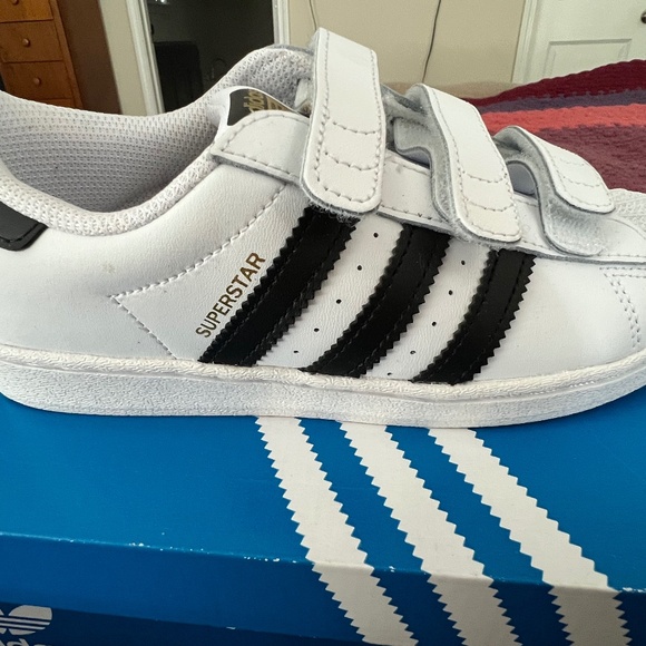 Kids Adidas Superstar - Size 3 - Picture 1 of 3